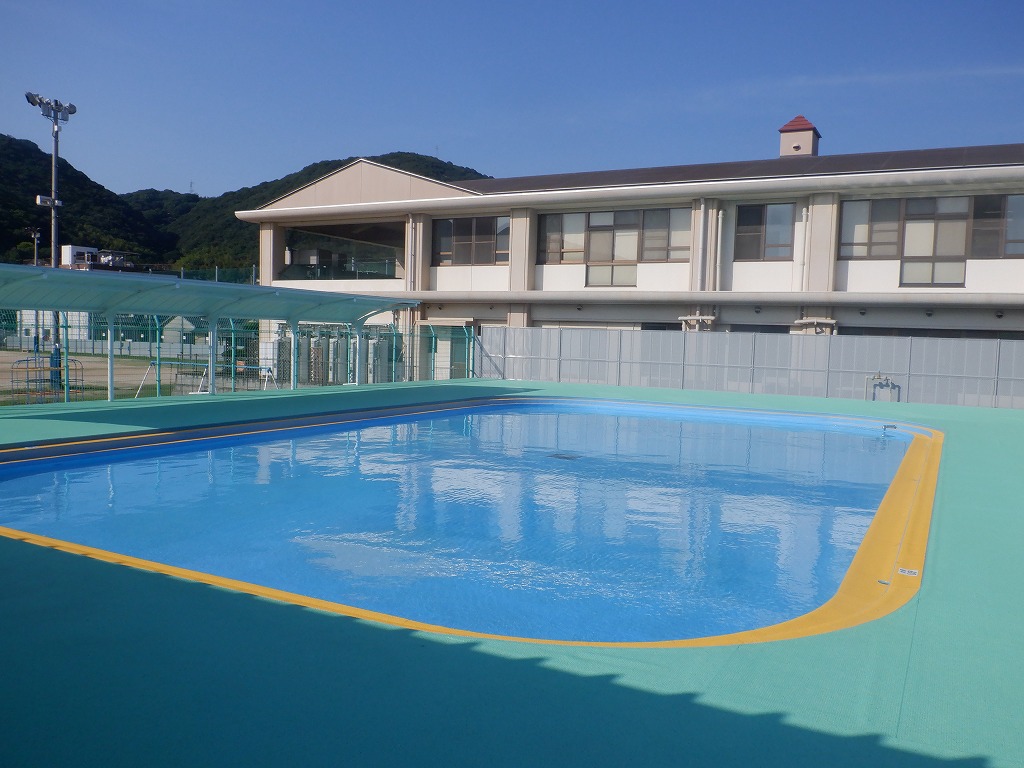 倉敷東小学校プールの写真