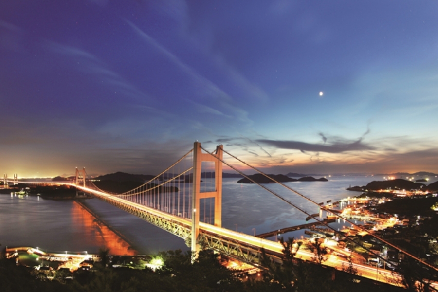 写真：瀬戸大橋の夜景