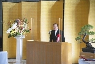 写真：受章者挨拶をされる髙田幸雄さん
