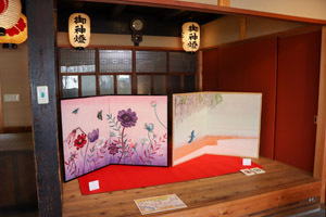写真：上島提灯に展示の屏風