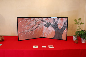 写真：アヴェニュウに展示の屏風