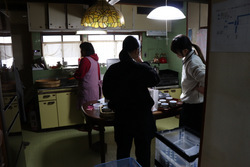 写真：新作ランチやお菓子のメニュー提供の様子1