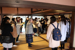 写真：スタンプラリーツアー「歴史文化ツアー」の様子2