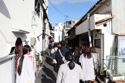 写真：スタンプラリーツアー「歴史文化ツアー」の様子3