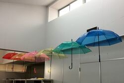 写真：試験的に飾った傘