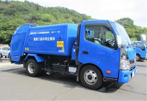 写真：ステッカーを貼った車