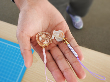写真：レジンで貝のアクセサリー