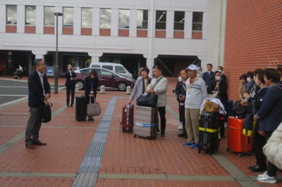 写真：原副市長をはじめとする皆様の出迎え