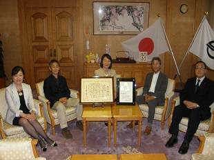 写真：受賞者を交えての報告会