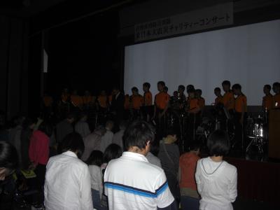 写真：黙祷