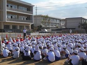 写真：玉島小学校植栽の様子2