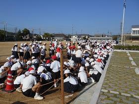 写真：玉島小学校植栽の様子3