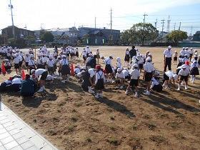 写真：玉島小学校植栽の様子4