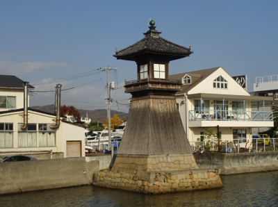 写真：旧野﨑浜灯明台