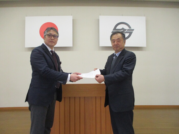 答申書受領写真