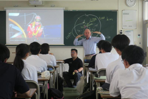 写真：市内小・中・高等学校訪問3