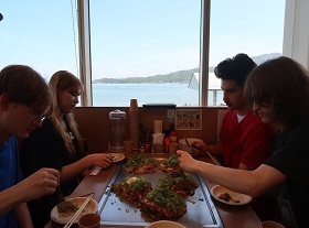 写真：お好み焼きの様子