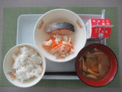 写真:18日の献立(小学校)