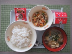 写真:3日の献立(中学校)