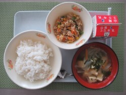 写真:3日の献立(小学校)