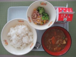 写真:6日の献立(小学校)