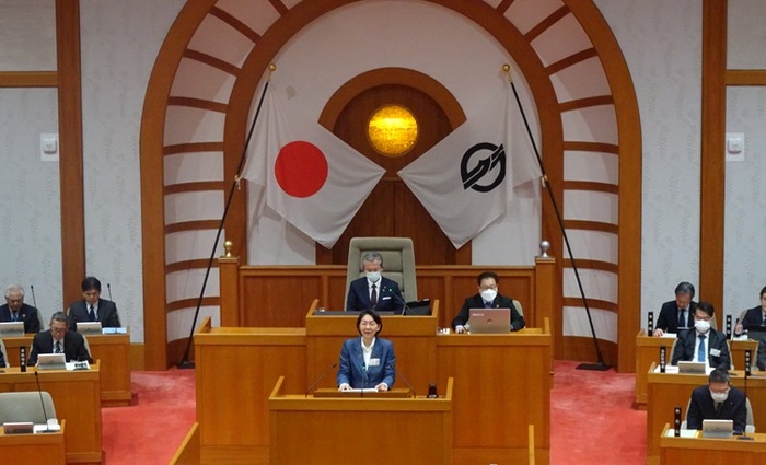 写真：令和6年2月議会における所信表明の様子