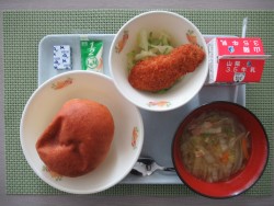 2月27日献立写真（中学校）