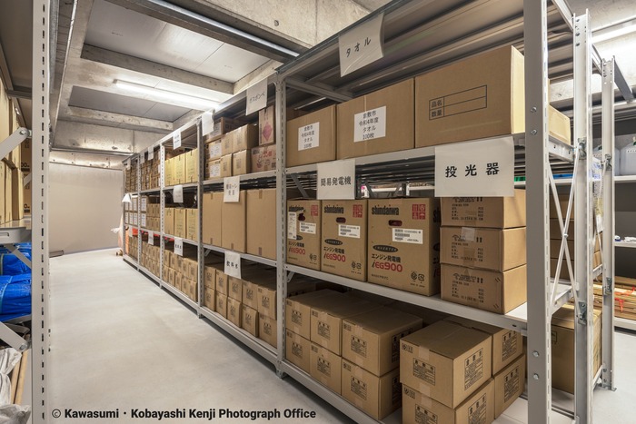復興防災公園建屋内の防災備蓄倉庫の写真