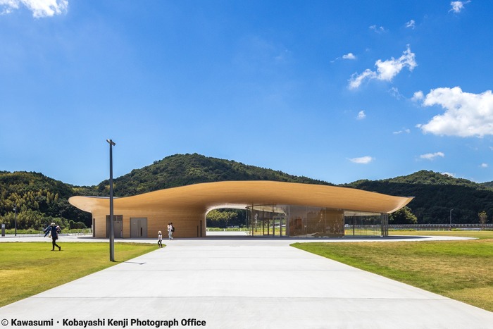 復興防災公園建屋の外観（北面）の写真