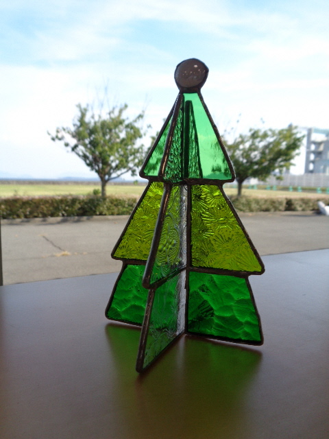 ステンドグラスでクリスマスツリー