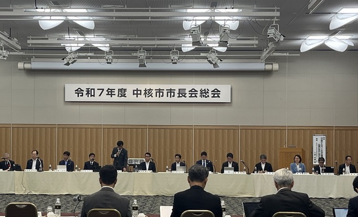 総会に出席する伊東市長の写真
