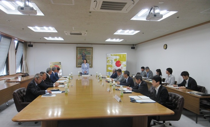 挨拶をする伊東市長の写真