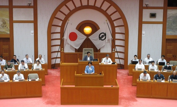 令和7年6月議会における所信表明の様子