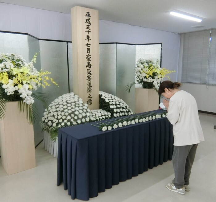 市民献花の様子