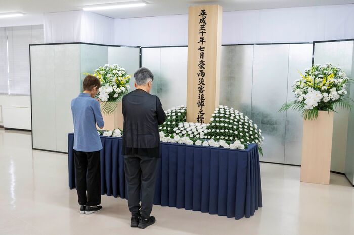 市民献花の様子