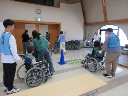 写真:車椅子体験1