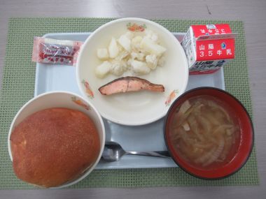 令和7年10月9日献立写真（さけ）