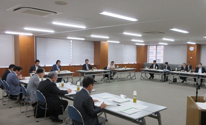 国民健康保険団体連合会理事会に出席する伊東市長の写真