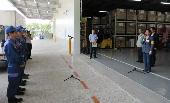 激励の挨拶をする伊東市長の写真