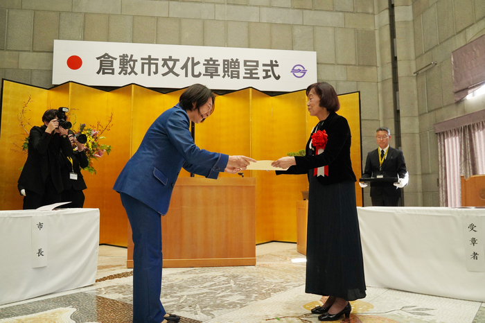 大賀紀美子さん文化章贈呈