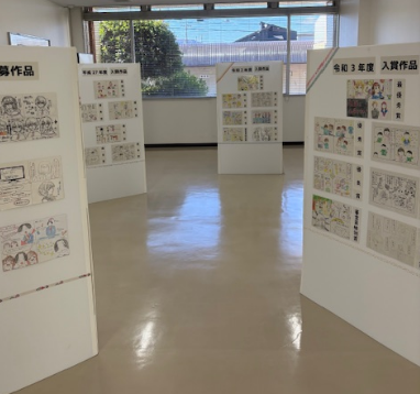 マンガ展の写真（展示場所全体を撮影した写真）