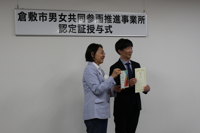 写真：記念撮影の様子