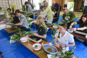 生け花体験の様子