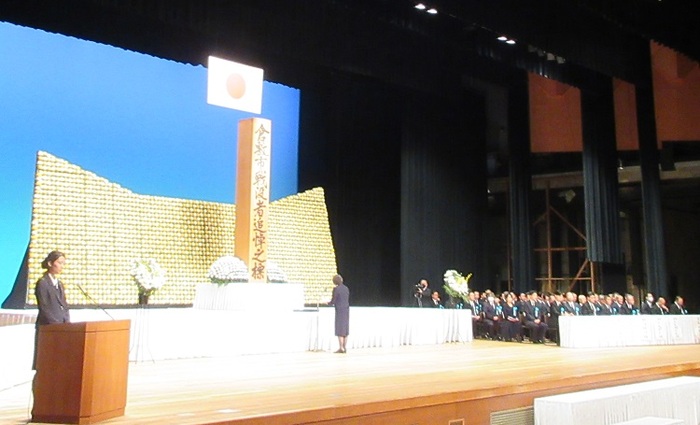 式辞を述べる伊東市長の写真