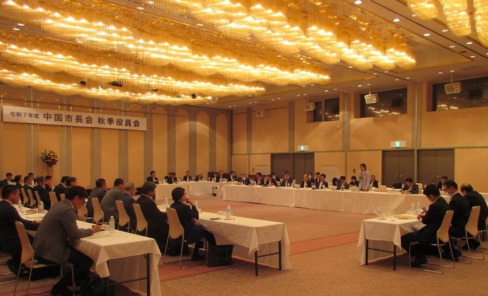 中国市長会で発言する伊東市長の写真