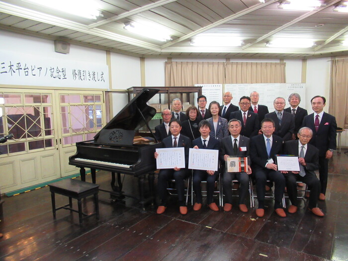 関係者一同の集合写真