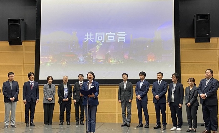 共同宣言をする伊東市長の写真