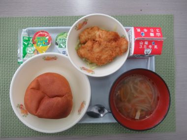 令和8年2月26日献立写真（中学校）