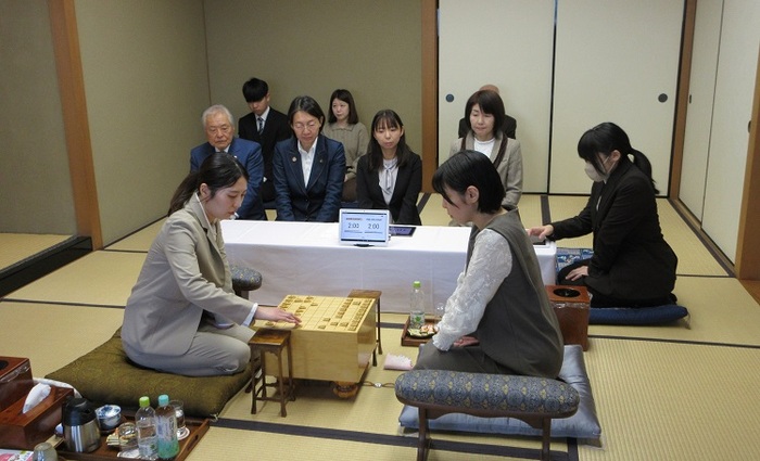 大山名人杯倉敷藤花戦第2局に立会する伊東市長の写真