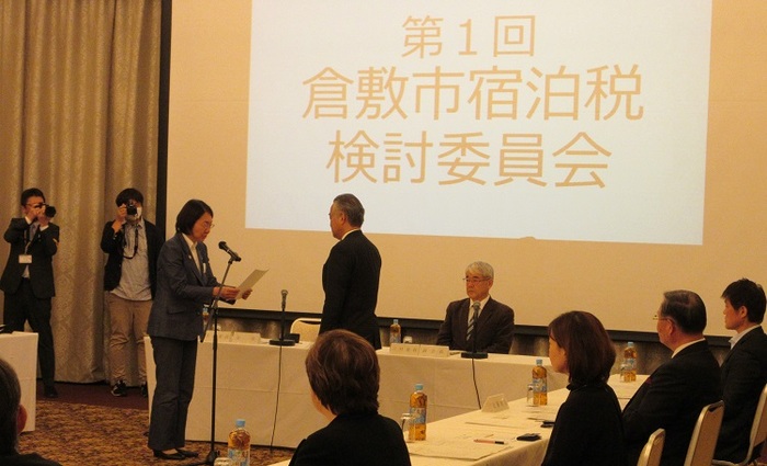 諮問する伊東市長の写真